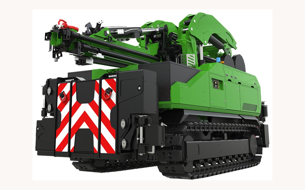 Electric knuckle boom and carry deck crane